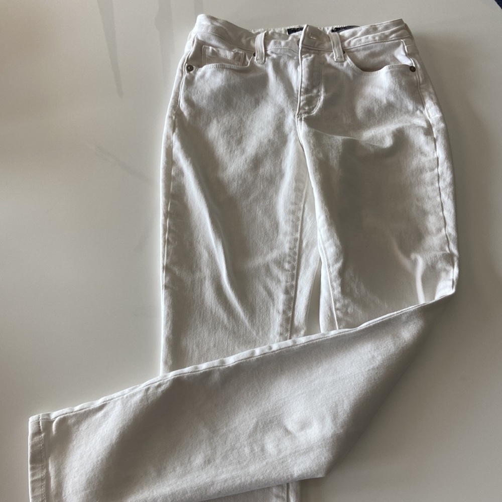 White skinny jeans